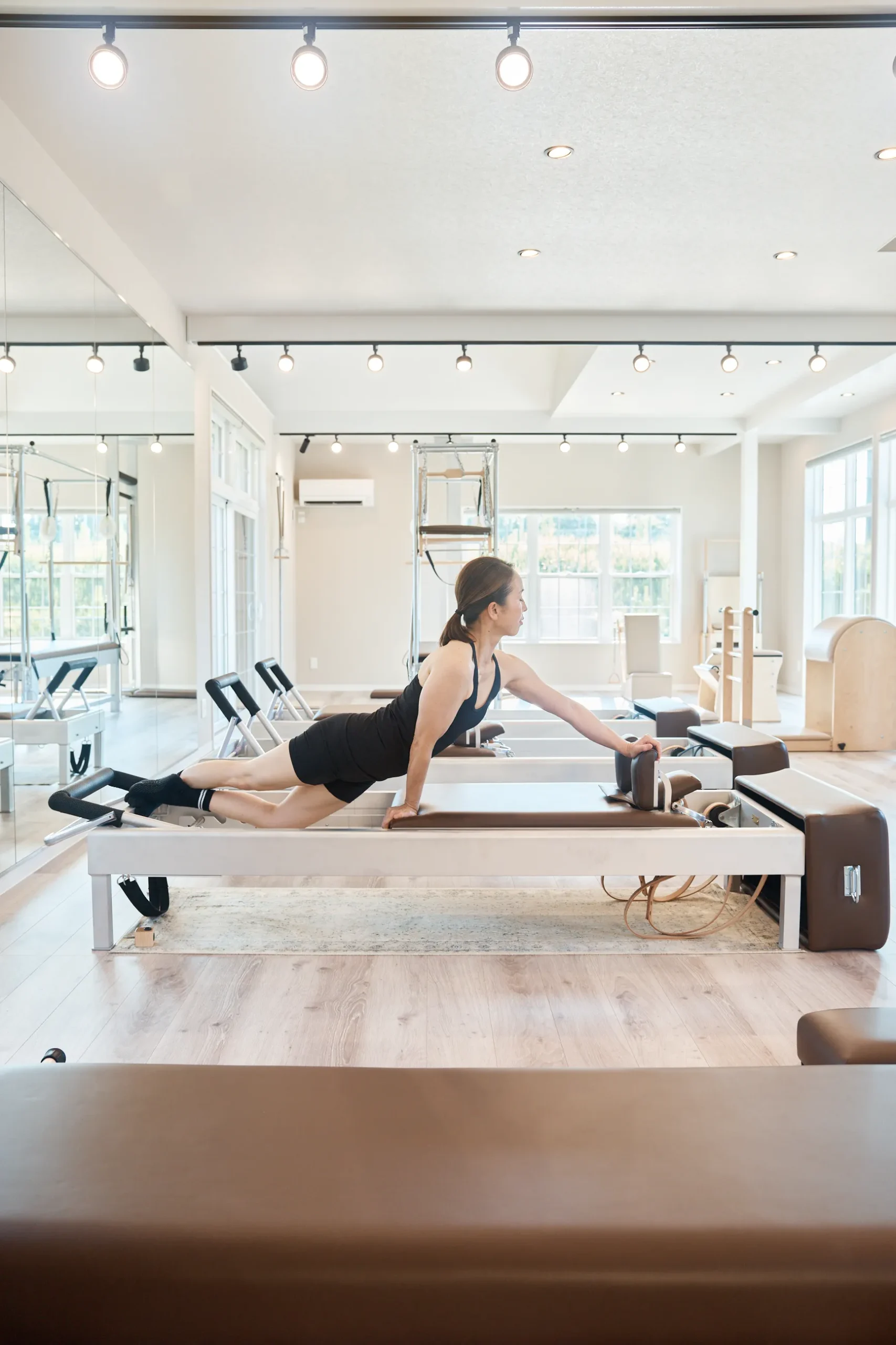 ANNE Pilates ClassicalのスタジオでClassical PilatesをするMiyuki